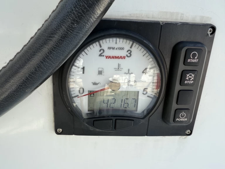 Wynajmij Lagoon Lagoon 39 w Lavrio