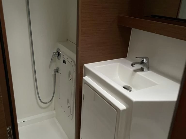 Wynajem Katamaran Lagoon z patentem 