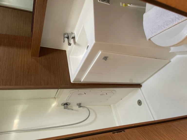 Wynajem Katamaran Lagoon z patentem 