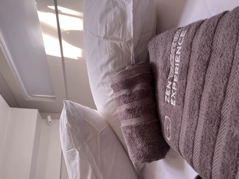 Wynajem Katamaran Lagoon z patentem 