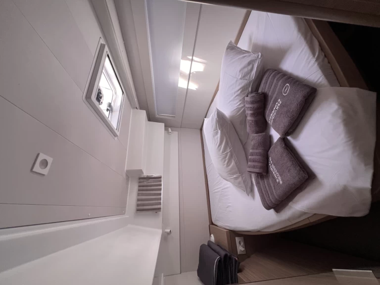 Lagoon Lagoon 40 między profesjonalistami a osobami prywatnymi w Gouvia