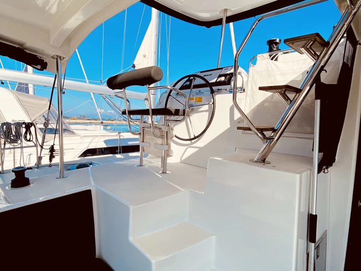 Lagoon Lagoon 42 między profesjonalistami a osobami prywatnymi w Lefkáda