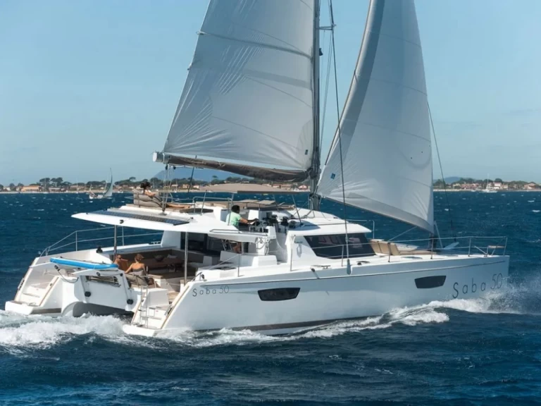 Wynajem Katamaran Fountaine Pajot z patentem 