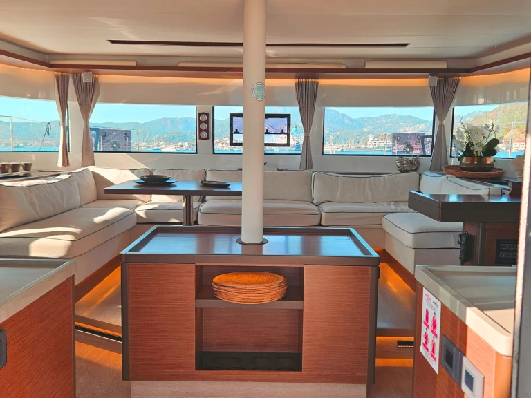 Wynajmij Katamaran z lub bez skippera Lagoon w Marmaris