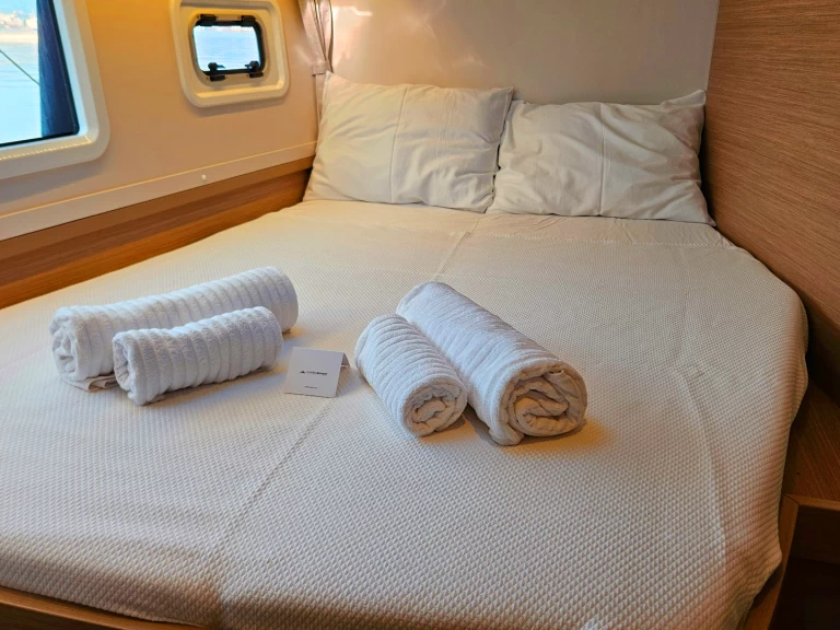 Wynajem Katamaran Lagoon z patentem 