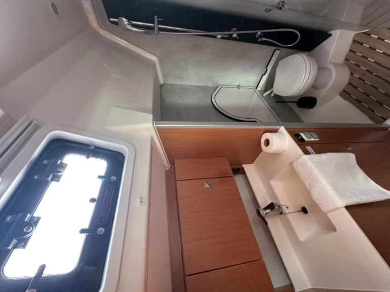 Żaglowiec do wynajmu w Trogir w najlepszej cenie