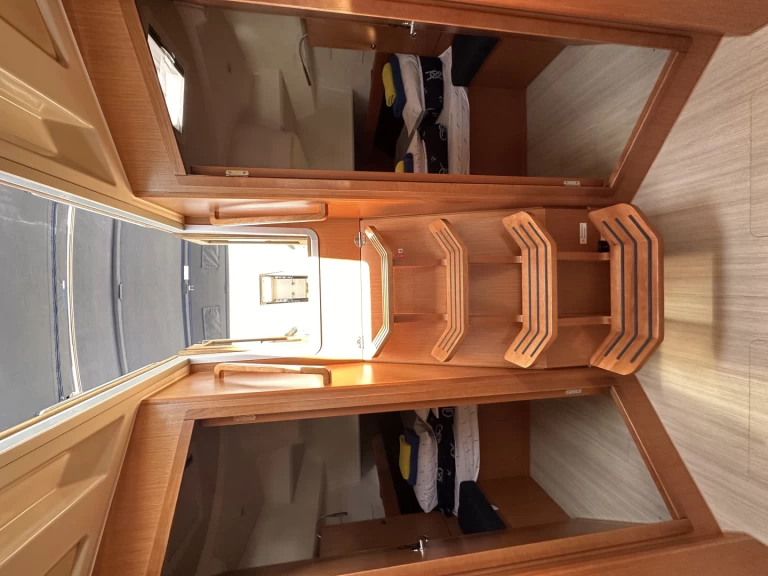 Bavaria Cruiser 46 między profesjonalistami a osobami prywatnymi w Trogir