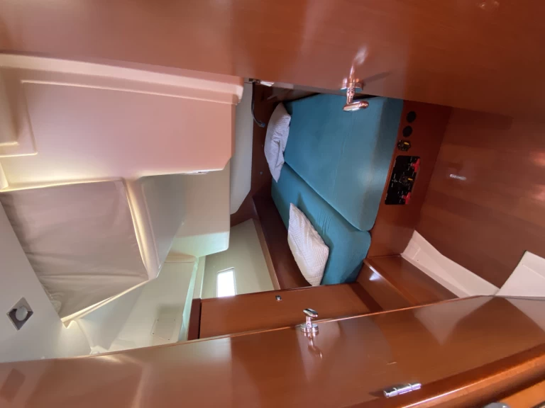 Wynajmij Żaglowiec z lub bez skippera Bénéteau w La Spezia