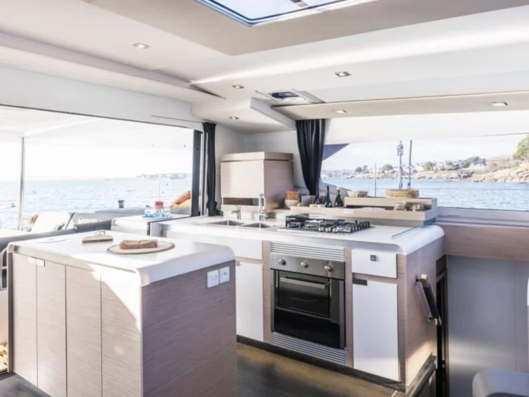 Wynajmij Fountaine Pajot Aura 51 w Porto-Vecchio