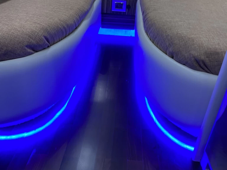 Wynajmij Luksusowy jacht z lub bez skippera  w Salerno