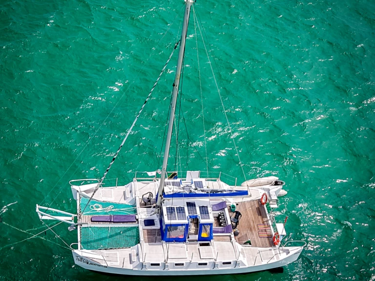 Wynajem Katamaran Custom Made z patentem 