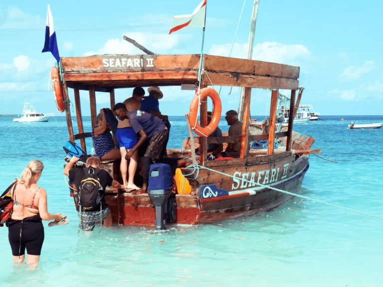 Wynajem Katamaran w Kendwa - Custom Made Custom made