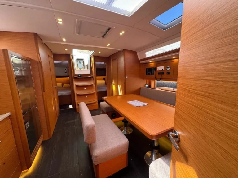 Dufour Dufour 470 między profesjonalistami a osobami prywatnymi w Procida