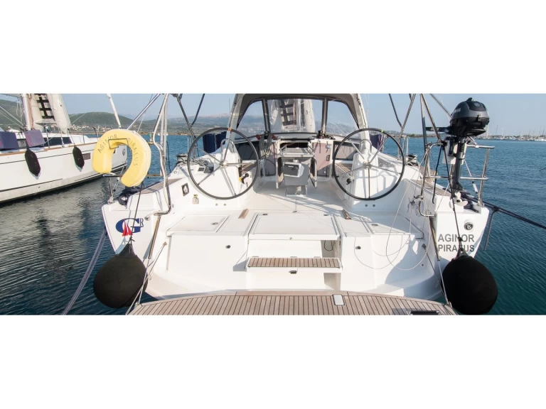 Wynajem łodzi Bénéteau Oceanis 41.1 w Nea Peramos na SamBoat 