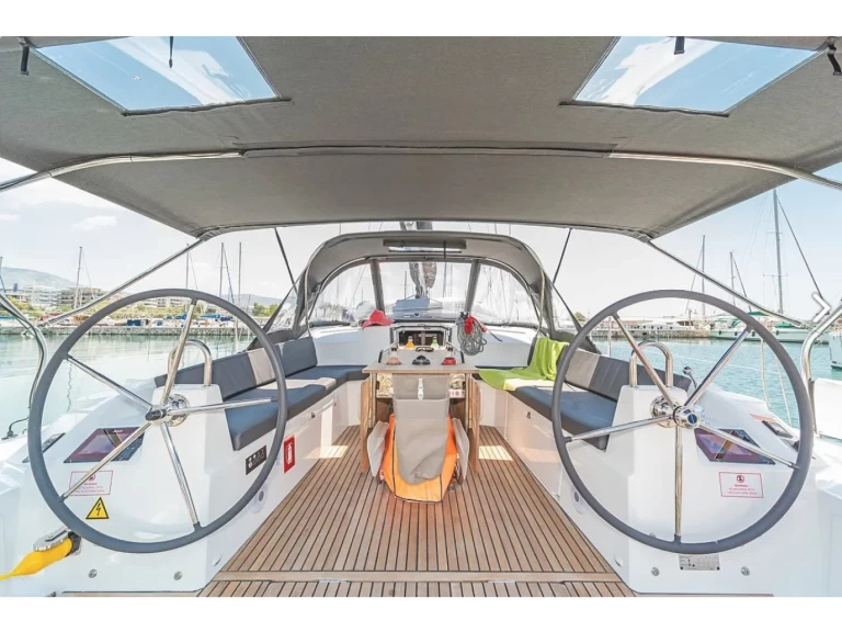 Wynajmij Żaglowiec z lub bez skippera Bénéteau w Alimos