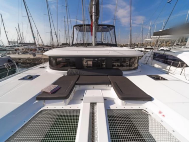 Wynajmij Lagoon Lagoon 46[G] w Alimos