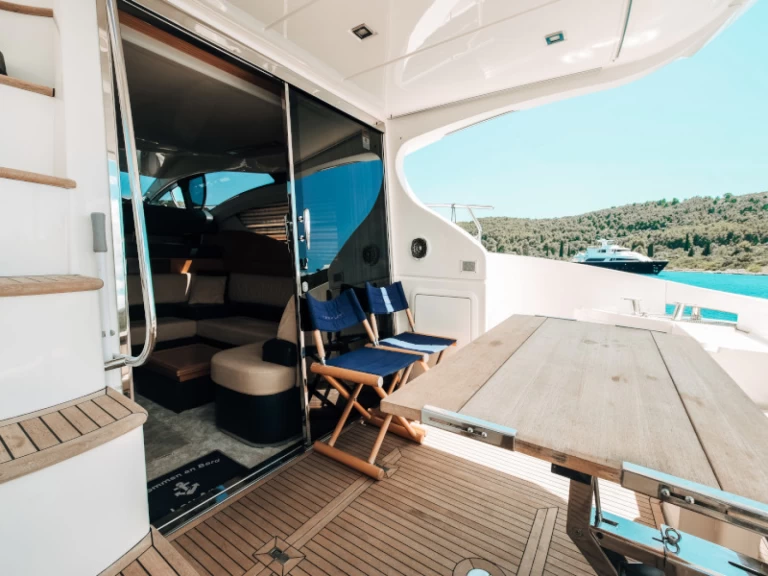 Wynajmij Motorówka z lub bez skippera Azimut w Donji Seget