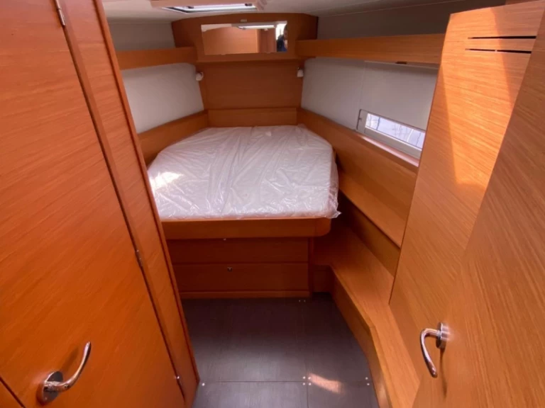 Wynajem Żaglowiec Dufour z patentem 