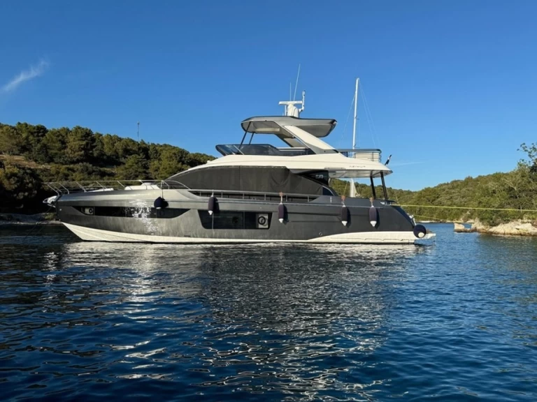 Wynajmij Azimut Azimut 68 w Podstrana