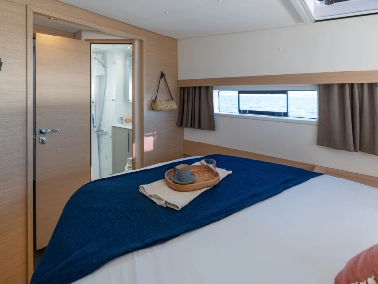 Wynajem Katamaran Fountaine Pajot z patentem 