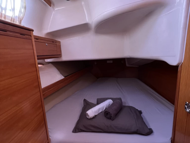 Bavaria Bavaria 39 Cruiser między profesjonalistami a osobami prywatnymi w Kavála