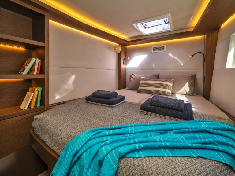 Wynajmij Katamaran z lub bez skippera Lagoon w Alimos