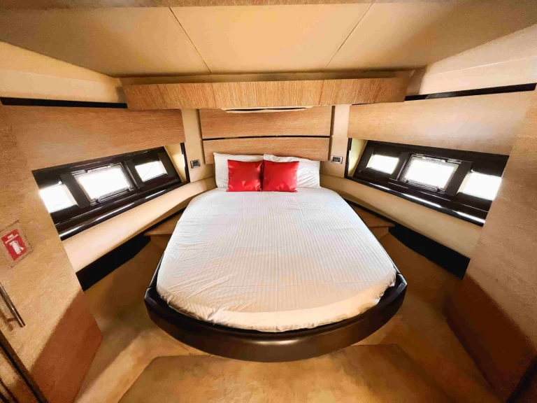 Luksusowy jacht do wynajmu w Dubai Marina w najlepszej cenie