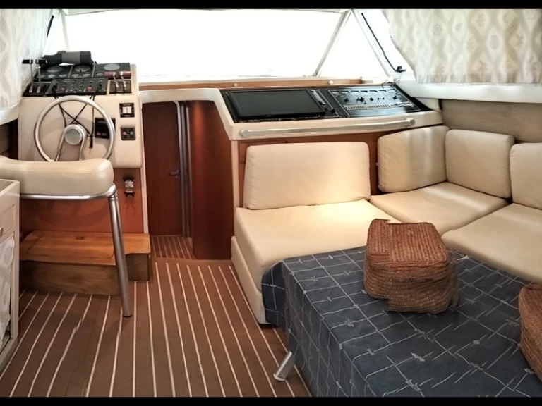 Wynajem Motorówka Mochi Craft z patentem 