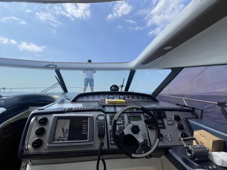 Princess Princess V58 między profesjonalistami a osobami prywatnymi w Roses