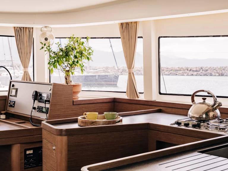 Lagoon Lagoon 42 między profesjonalistami a osobami prywatnymi w Kalamata