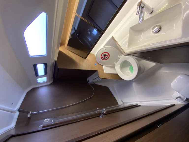 Wynajem Żaglowiec Bénéteau z patentem 