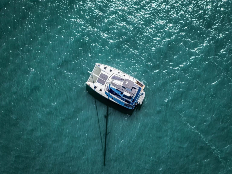 Fountaine Pajot Tanna 47 między profesjonalistami a osobami prywatnymi w Ajaccio