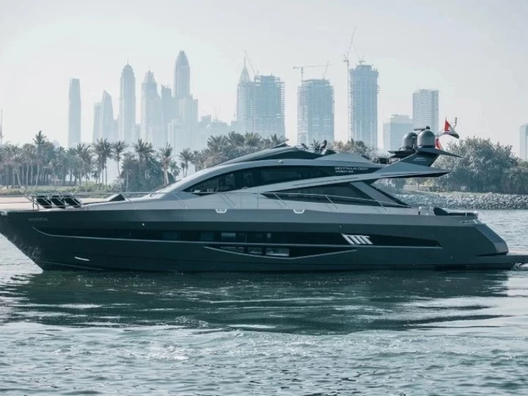 Galeon 70 między profesjonalistami a osobami prywatnymi w Dubai Marina