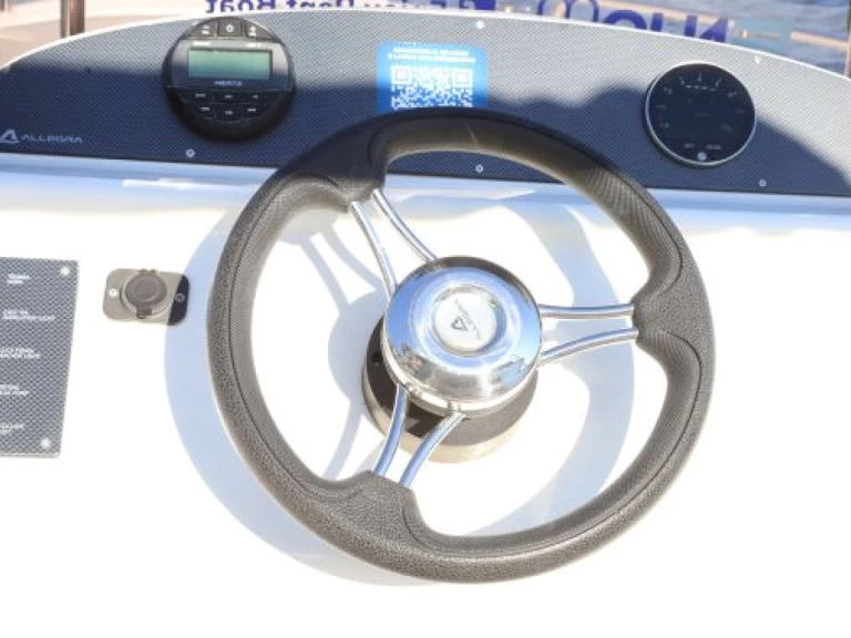 Motorówka do wynajmu w Vietri sul Mare w najlepszej cenie