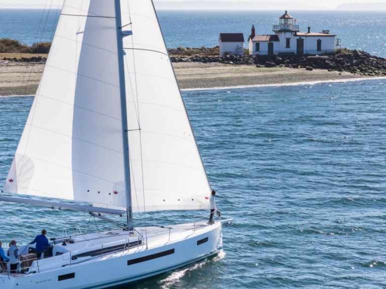 Jeanneau Sun Odyssey 490 między profesjonalistami a osobami prywatnymi w Puntone