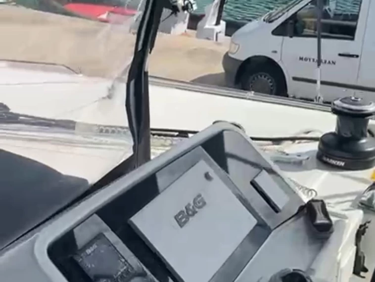 Lagoon Lagoon 450 F między profesjonalistami a osobami prywatnymi w Sant Antoni de Portmany