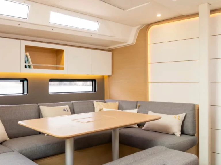 Dufour Moorings 41.3 między profesjonalistami a osobami prywatnymi w Road Town