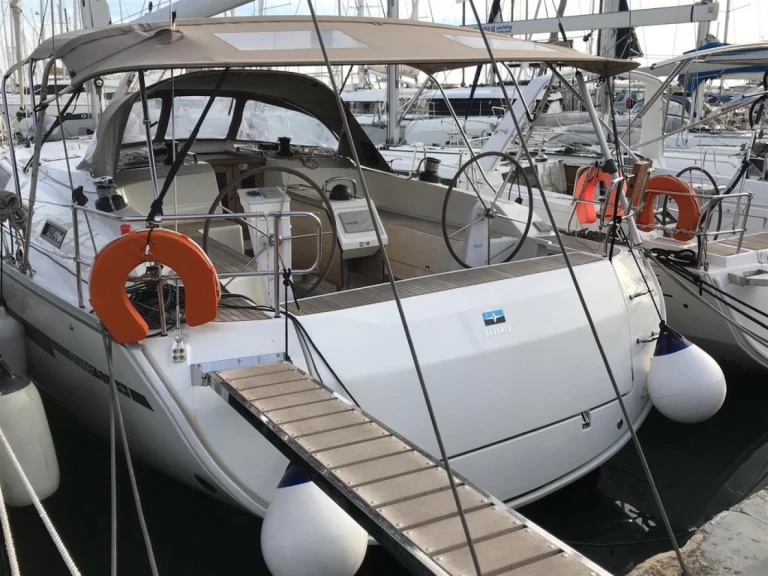 Bavaria Cruiser 51 między profesjonalistami a osobami prywatnymi w Mykonos (wyspa)