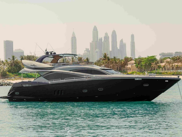 Wynajem Luksusowy jacht w Dubai Marina - Sunseeker Yacht 82