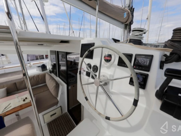 Wynajem Katamaran Fountaine Pajot z patentem 