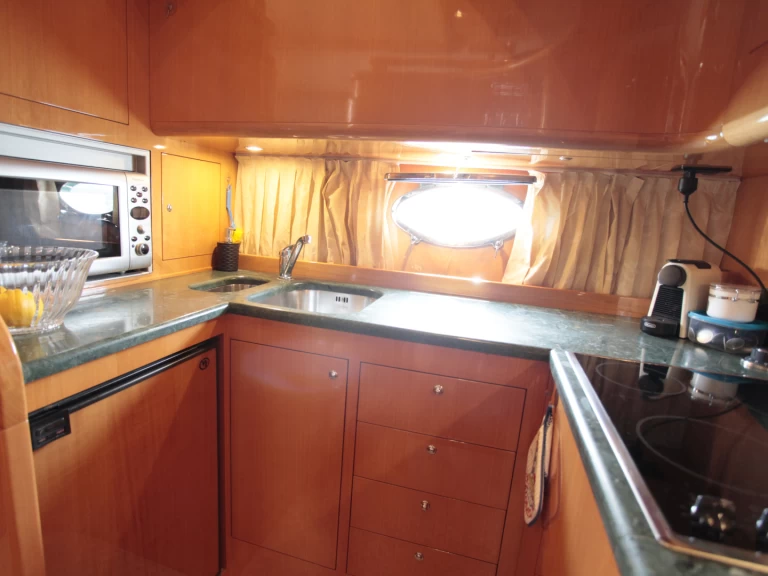 Wynajmij Luksusowy jacht z lub bez skippera Uniesse w Salivoli