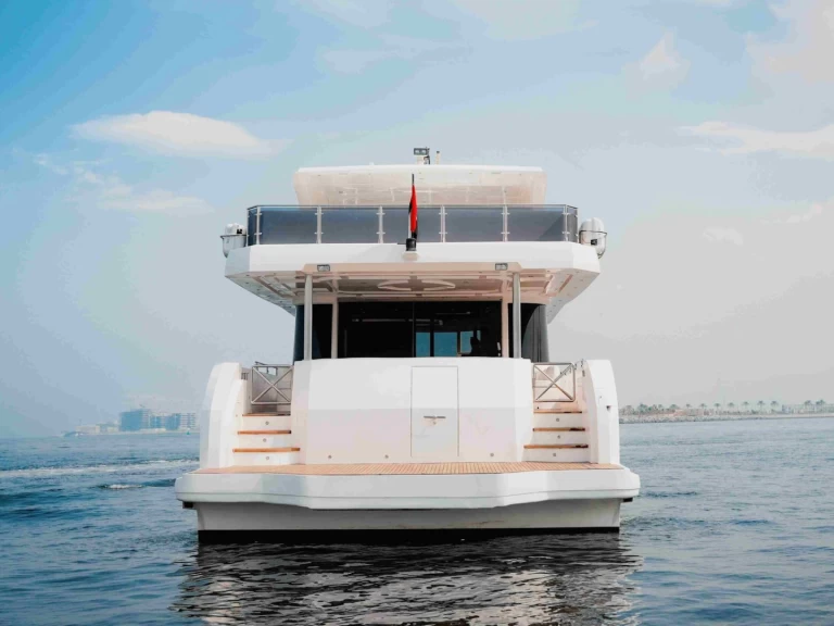 Wynajem Luksusowy jacht w Dubai Marina - Majesty Yachts 82