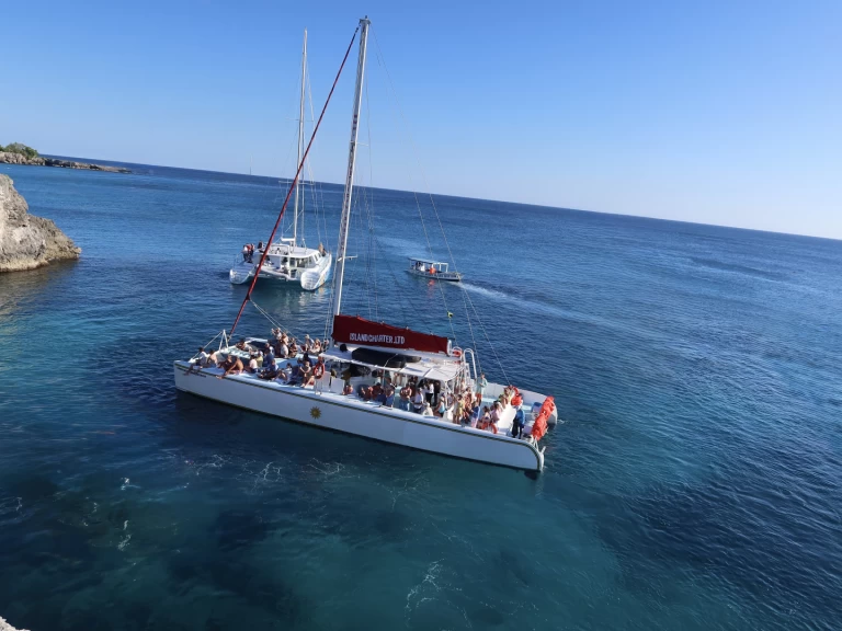 Wynajem Katamaran Custom Made z patentem 