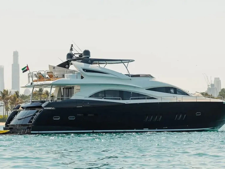 Sunseeker Yacht 90 między profesjonalistami a osobami prywatnymi w Dubai Marina