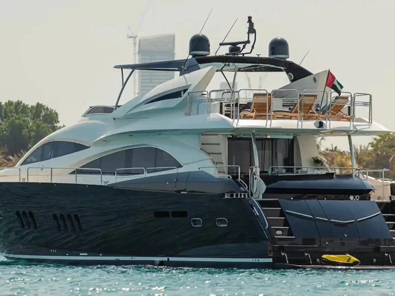Wynajem Luksusowy jacht w Dubai Marina - Sunseeker Yacht 90