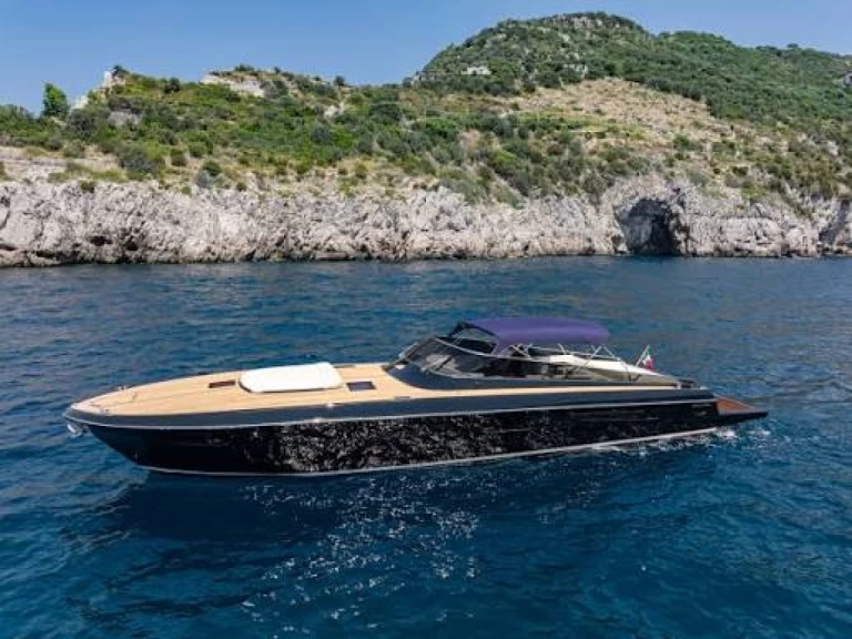 Motorówka do wynajmu w Toúrlos w najlepszej cenie