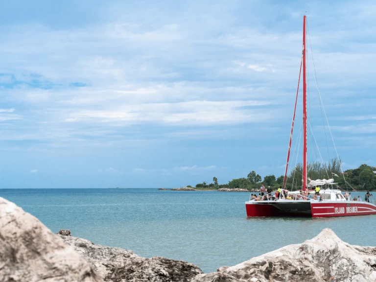 Wynajem Katamaran w Montego Bay - Custom CUSTOM MADE