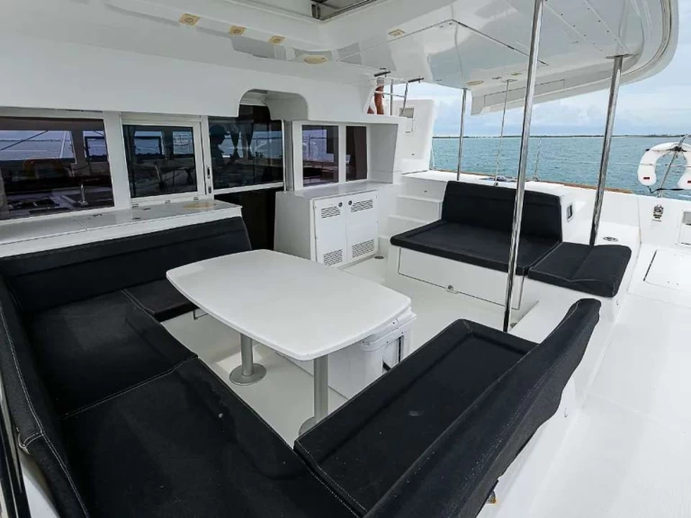 Wynajem Luksusowy jacht Lagoon z patentem 