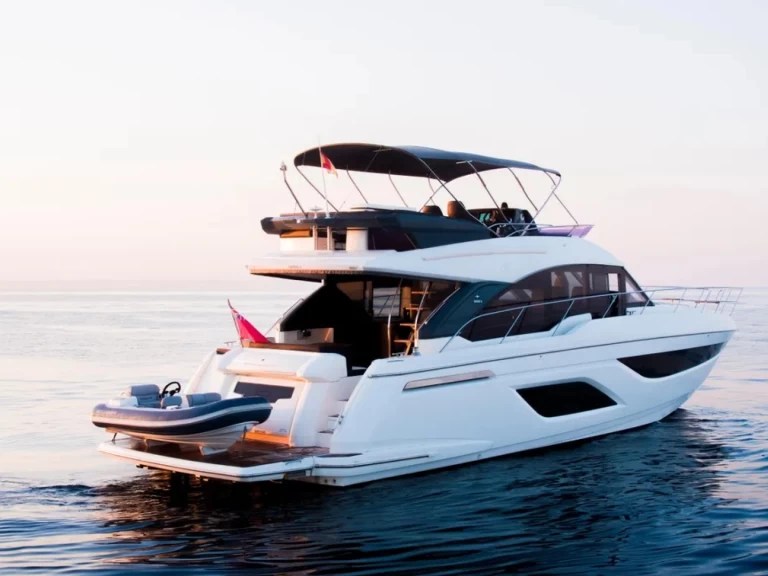 Bavaria Bavaria R55 między profesjonalistami a osobami prywatnymi w Donji Seget