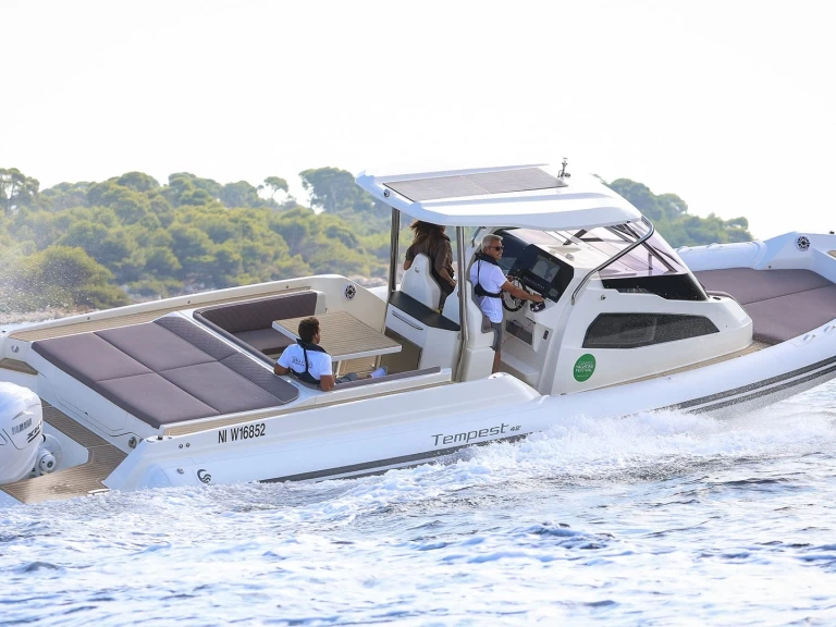 Łódż półsztywna do wynajmu w Marine de Sant'Ambrogio w najlepszej cenie